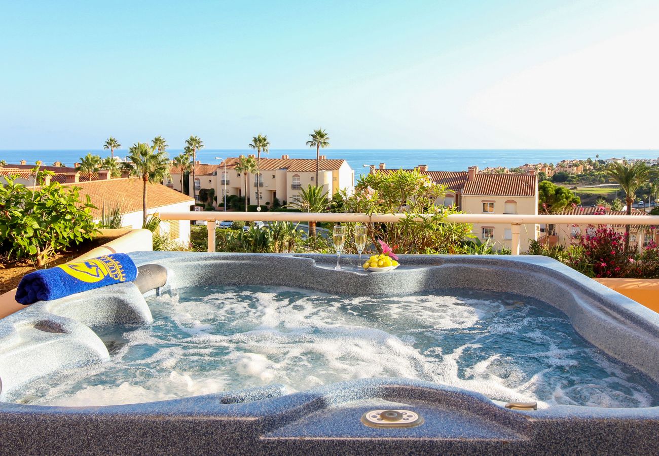 Apartamento en Mijas Costa - Holiday luxury at Malibu Mansions, private hot tub