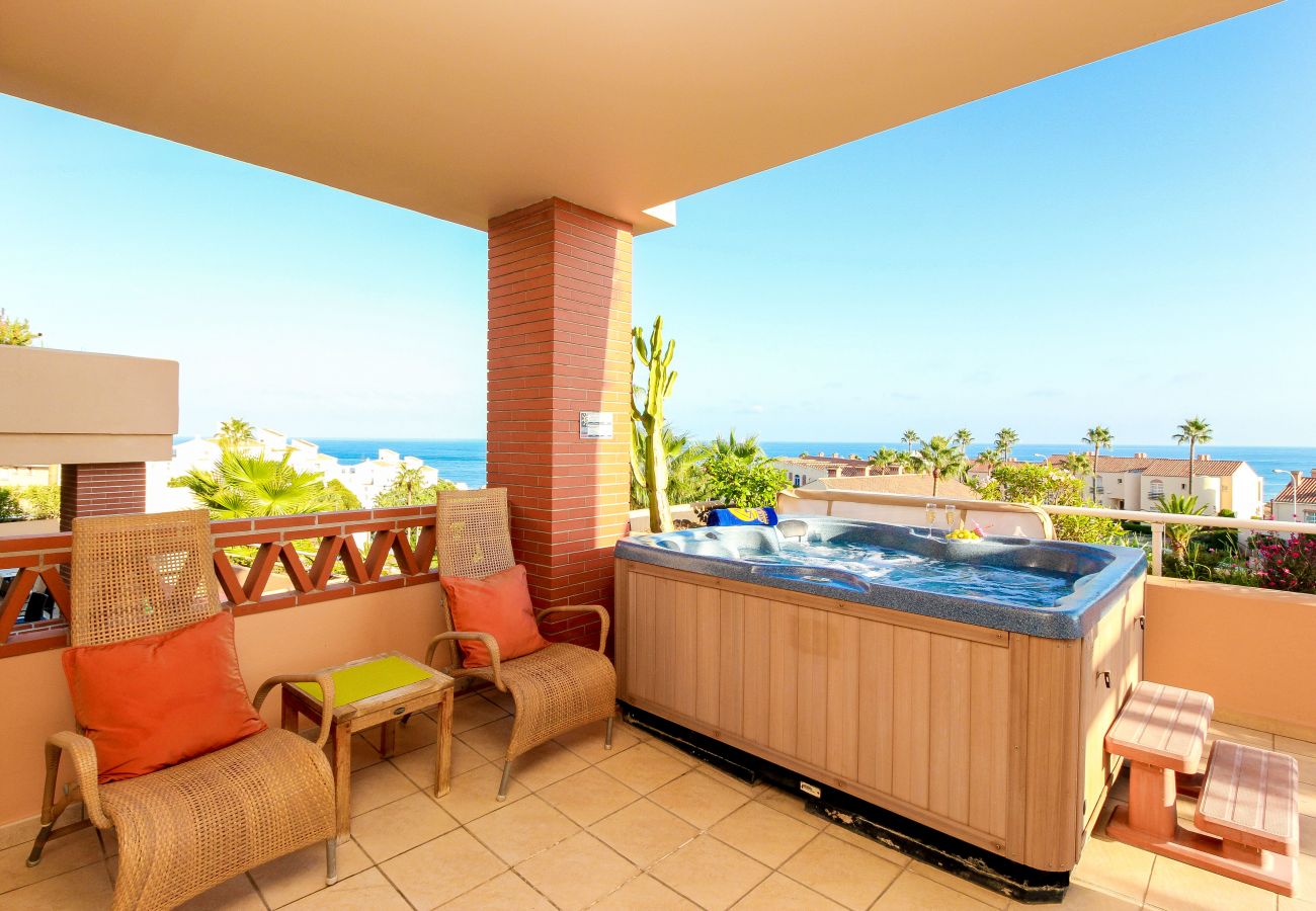 Apartamento en Mijas Costa - Holiday luxury at Malibu Mansions, private hot tub