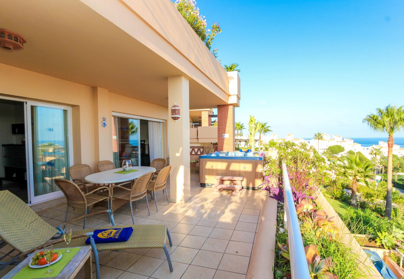 Apartamento en Mijas Costa - Holiday luxury at Malibu Mansions, private hot tub