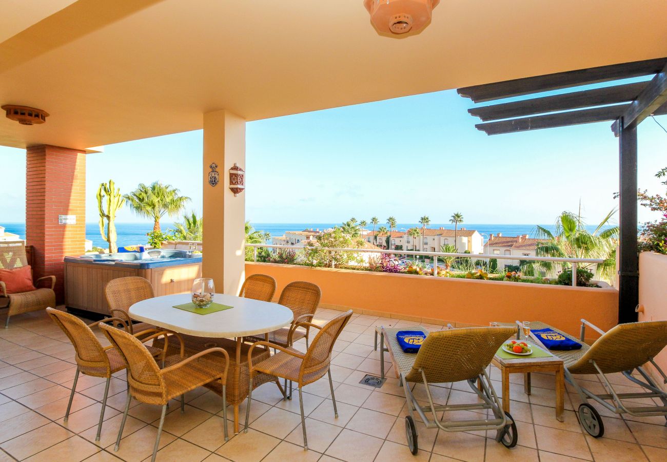 Apartamento en Mijas Costa - Holiday luxury at Malibu Mansions, private hot tub