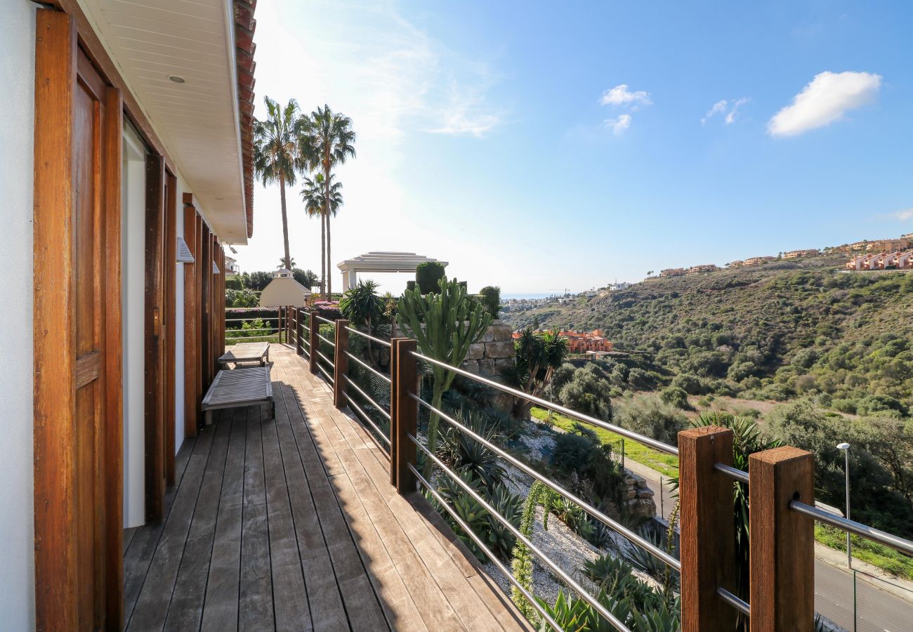 Villa en Benahavís - Family wooden villa with fantastic views