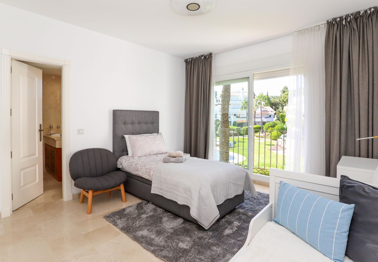 Apartamento en Marbella - Lujoso frente al mar con impresionantes vistas al mar - Los Monteros