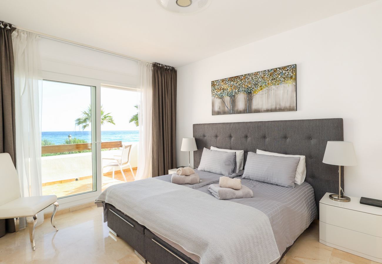 Apartamento en Marbella - Lujoso frente al mar con impresionantes vistas al mar - Los Monteros