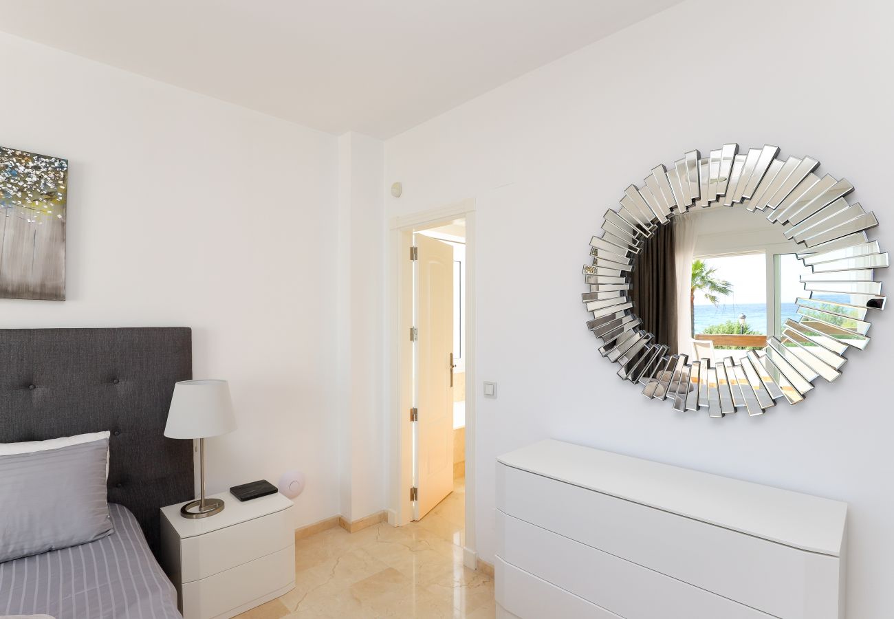 Apartamento en Marbella - Lujoso frente al mar con impresionantes vistas al mar - Los Monteros