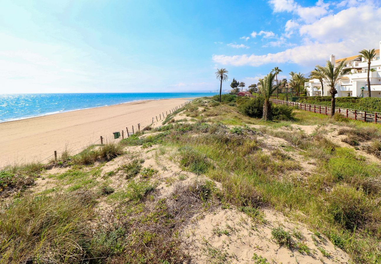 Apartamento en Marbella - Lujoso frente al mar con impresionantes vistas al mar - Los Monteros