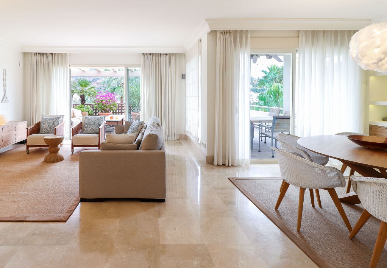 Apartment in Marbella - Stunning Penthouse in Rio Real Golf