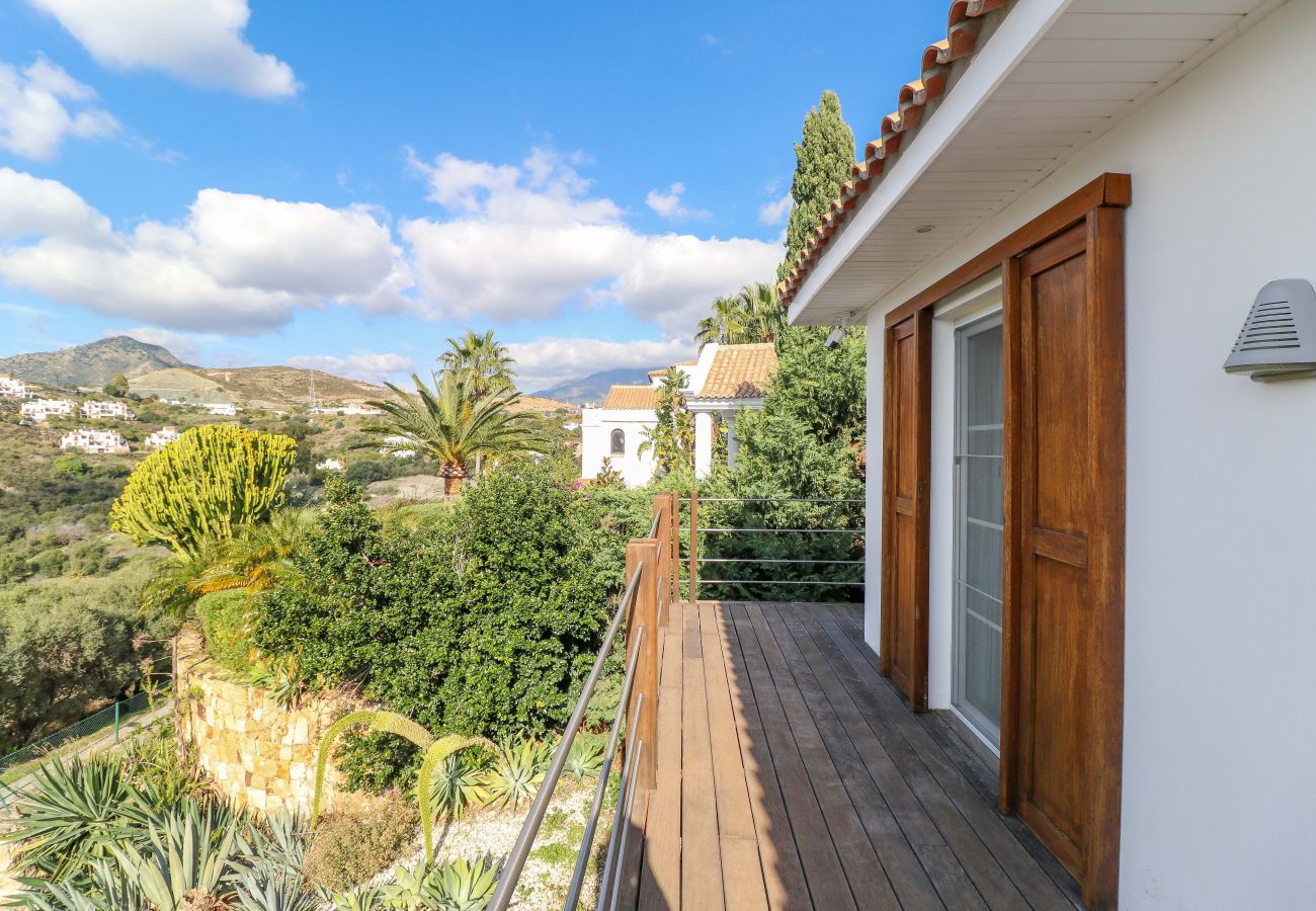 Villa in Benahavís - Family wooden villa with fantastic views