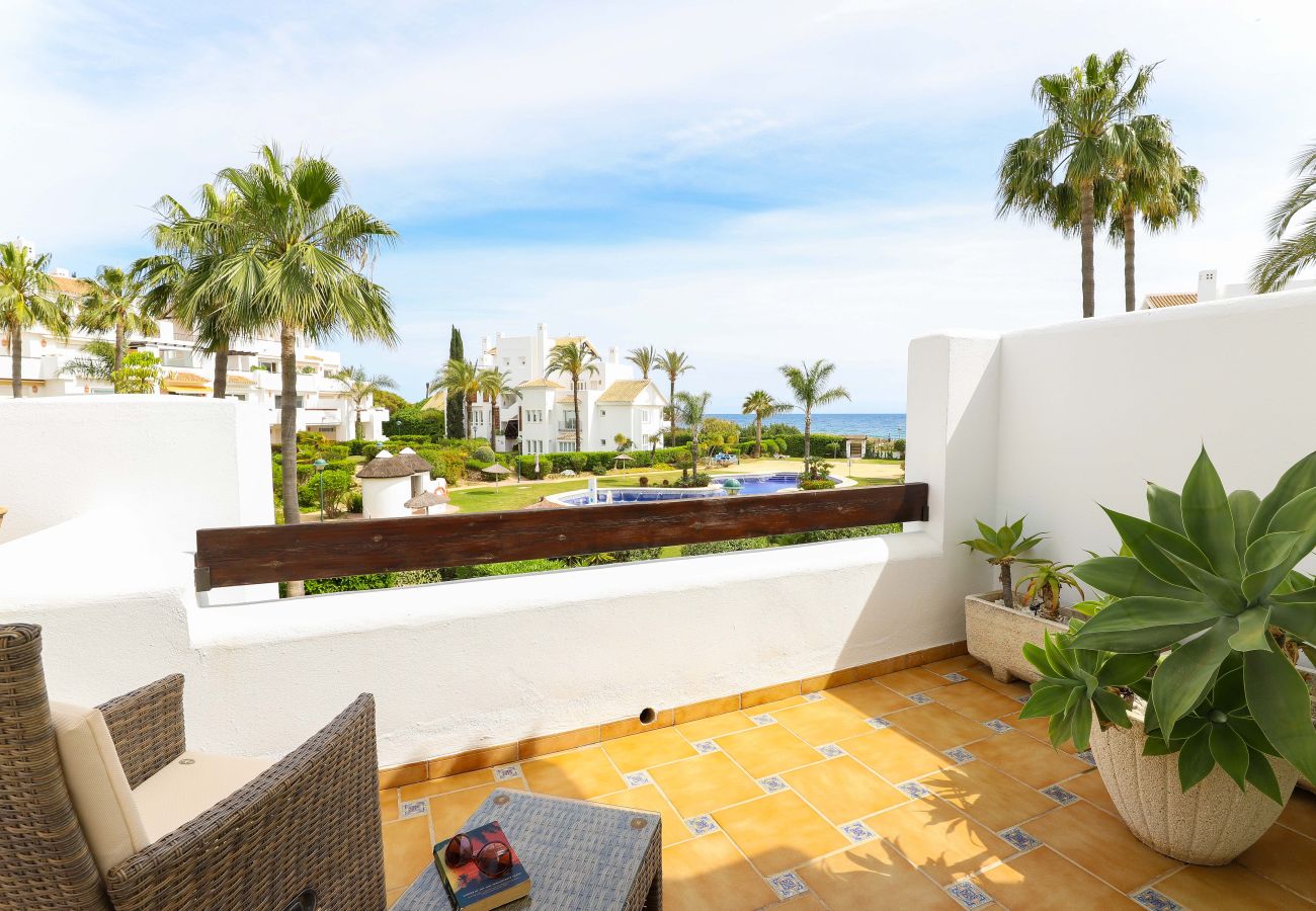 Apartment in Marbella - Los Monteros beachfront - ocean & pool views