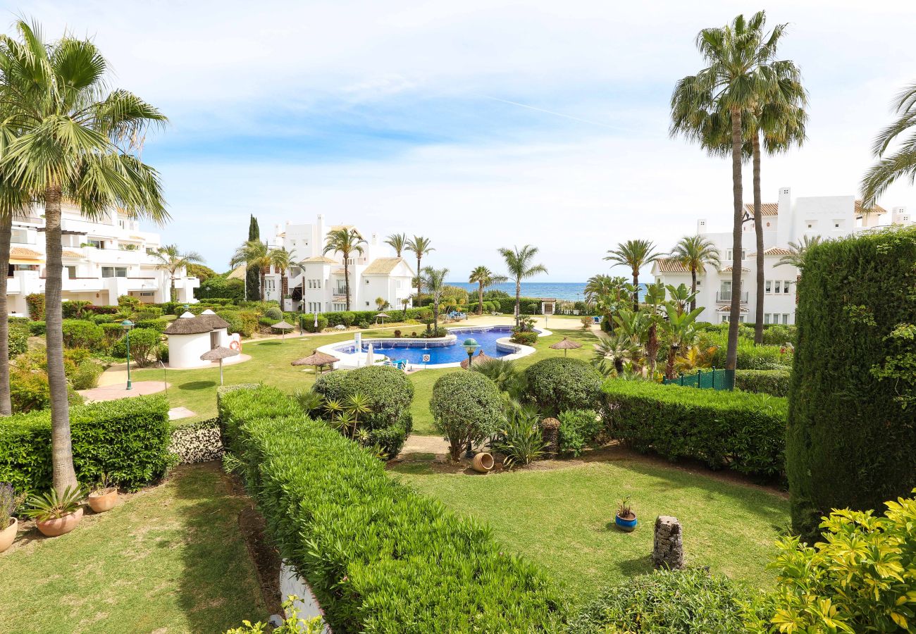 Apartment in Marbella - Los Monteros beachfront - ocean & pool views