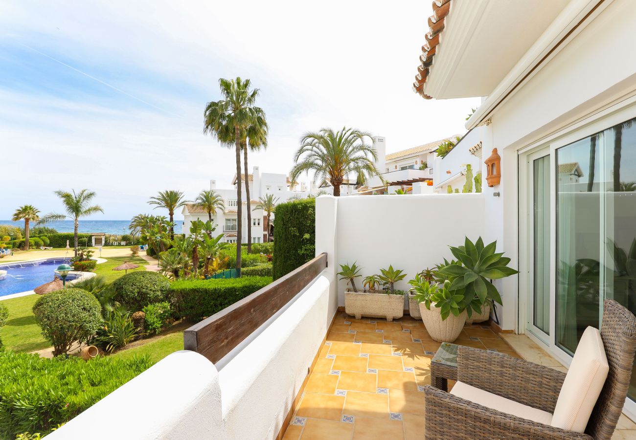 Apartment in Marbella - Los Monteros beachfront - ocean & pool views