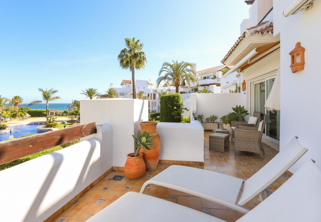 Apartment in Marbella - Los Monteros beachfront - ocean & pool views