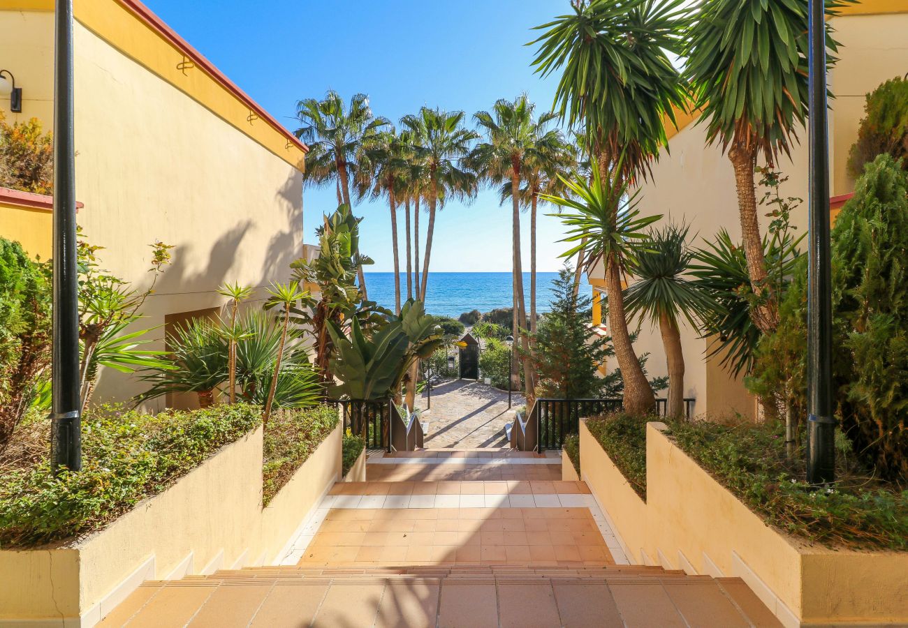 Apartment in Marbella - Romana Playa studio - beachfront complex Elviria