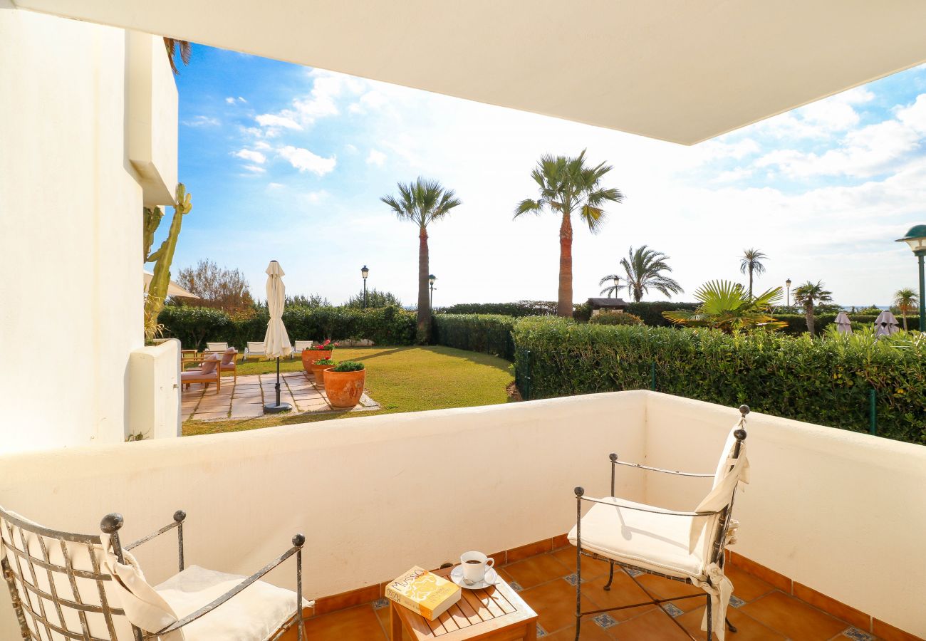 Апартаменты на Марбелья / Marbella - Frontline beach apartment -Los Monteros Palm Beach