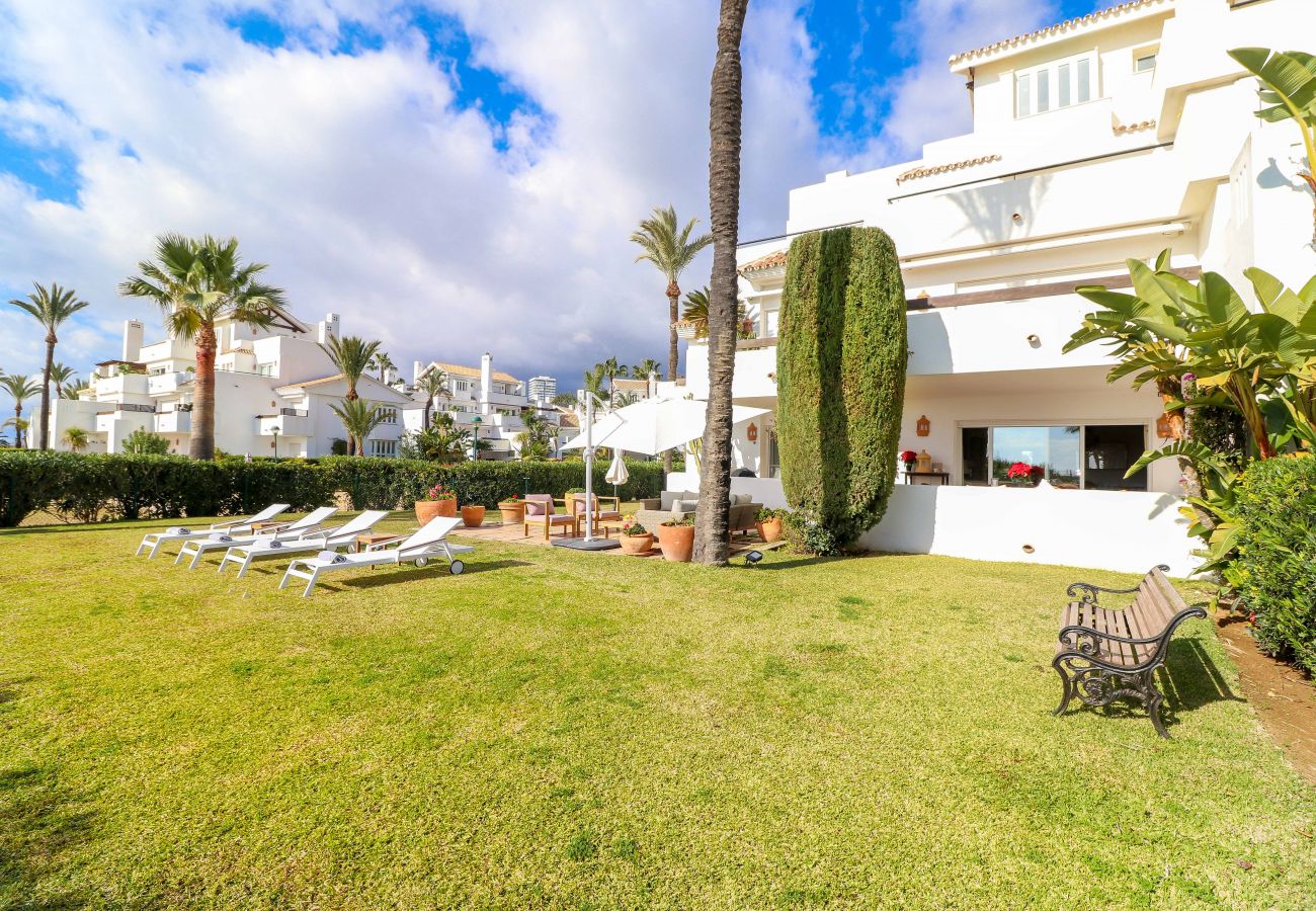 Апартаменты на Марбелья / Marbella - Frontline beach apartment -Los Monteros Palm Beach