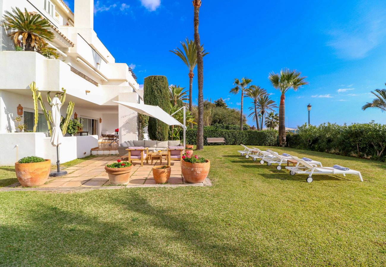 Апартаменты на Марбелья / Marbella - Frontline beach apartment -Los Monteros Palm Beach