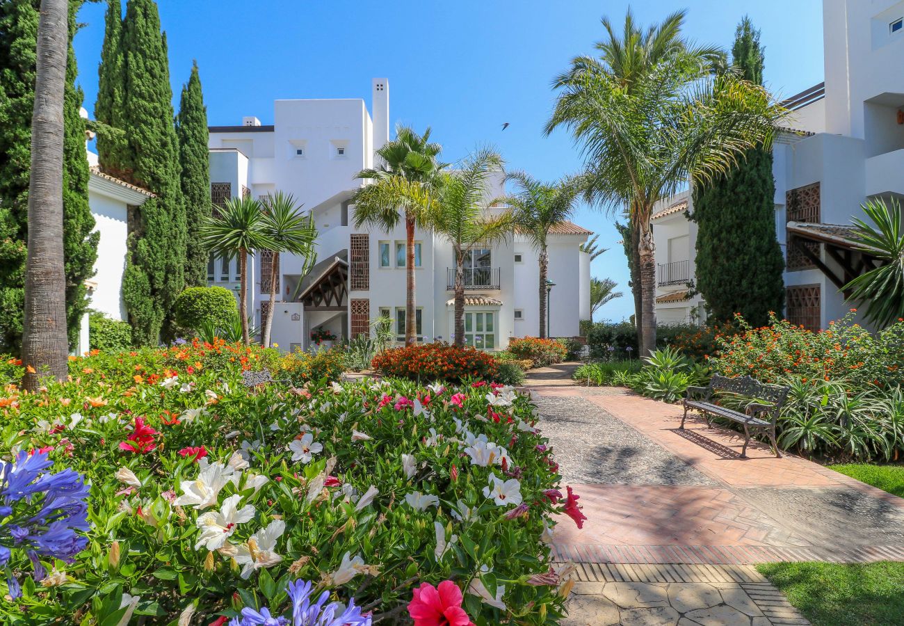 Апартаменты на Марбелья / Marbella - Frontline beach apartment -Los Monteros Palm Beach