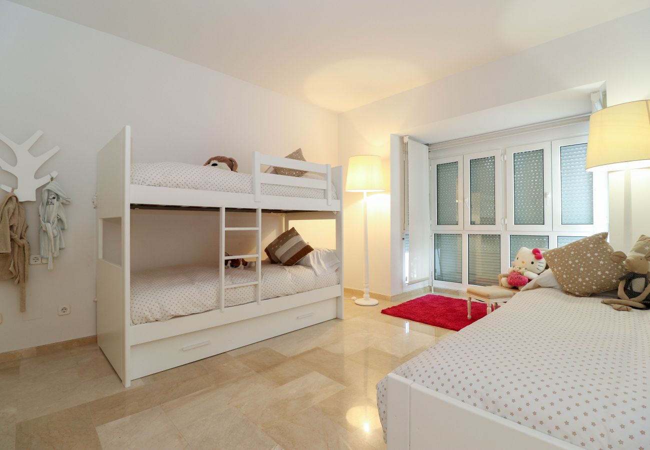 Апартаменты на Марбелья / Marbella - Fabulous apartment - frontline beach Los Monteros